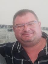 Sziasztok! József vagyok. Igényes kartali párkereső nőt keresek.