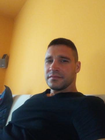 Viktor, 32 éves siklósi társkereső férfi profil fotója