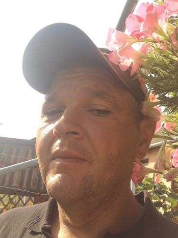 János, 46 éves kisvarsányi társkereső férfi profil fotója