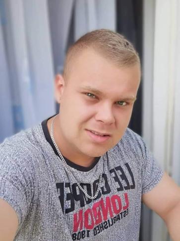 Csaba, 27 éves kalocsai társkereső férfi profil fotója