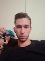 Sziasztok! Jocó vagyok. Fiatal lenti párkereső lányokkal chatelnék.