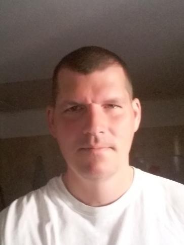 Gábor, 45 éves pusztaszabolcsi társkereső férfi profil fotója