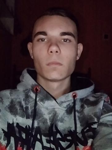 Robi, 24 éves zsurki társkereső férfi profil fotója