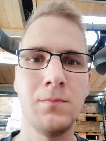 Béci, 34 éves városföldi társkereső férfi profil fotója