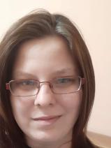 Sziasztok! Alexandra vagyok. Fiatal komlói párkereső fiúkat chat-re várok.