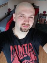 Sziasztok! Attila vagyok. Komoly söjtöri párkereső nők jelentkezését várom.