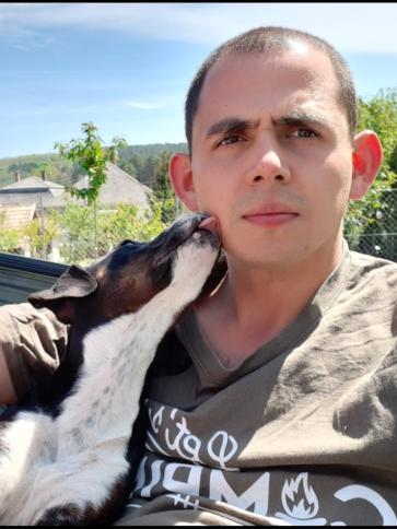 Tamás, 32 éves bakonycsernyei társkereső férfi profil fotója