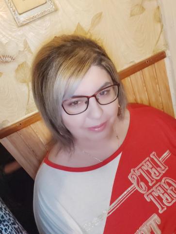 Erzsike, 31 éves encsi társkereső nő profil fotója
