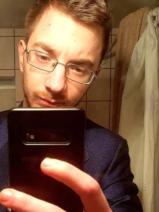 Sziasztok! Dávid vagyok. Online egyeki randizni vágyó nők kattinsatok a kedvenc gombra.