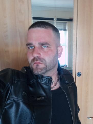 Balázs, 38 éves gyermelyi társkereső férfi profil fotója