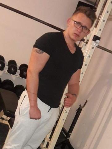 Adrián, 26 éves bocskaikerti társkereső férfi profil fotója