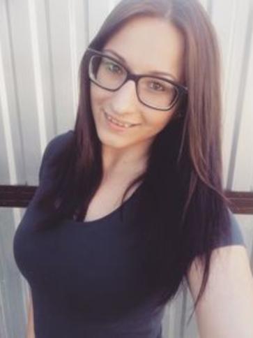 Bettina, 26 éves enyingi társkereső nő profil fotója