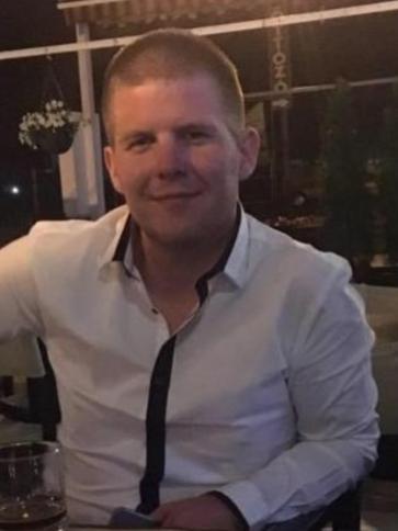 Bence, 31 éves balatonszárszói társkereső férfi profil fotója
