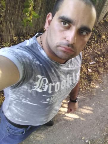 Róbert, 33 éves sárbogárdi társkereső férfi profil fotója