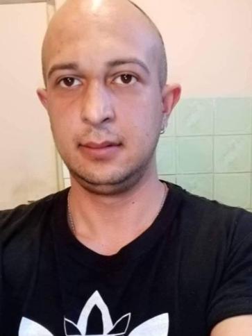 Béci, 36 éves nagykörűi társkereső férfi profil fotója