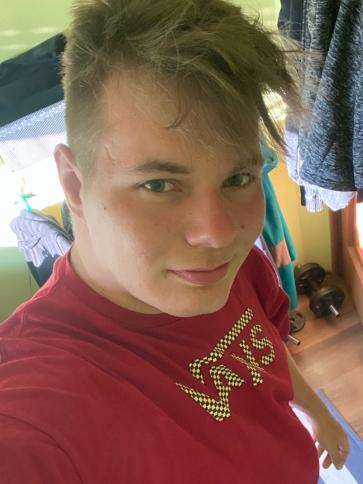 Richárd, 27 éves ácsi társkereső férfi profil fotója