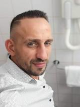 Sziasztok! Karesz vagyok. Fiatal pátyi párkereső lányokkal chatelnék.