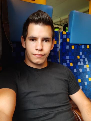 Géza, 32 éves váchartyáni társkereső férfi profil fotója