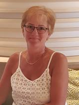 Sziasztok! Erika vagyok. Diplomás orosházi párkereső férfiakat keresek randizni.