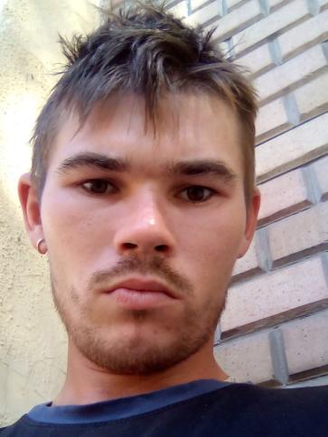 Ferenc, 33 éves törteli társkereső férfi profil fotója Ferenc, 33 éves törteli társkereső férfi profil fotója