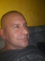 Sziasztok! Róbert vagyok. Komoly klárafalvai párkereső nők jelentkezését várom.