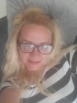 Sziasztok! Veronika vagyok. Igényes hollandiai párkereső férfit keresek.