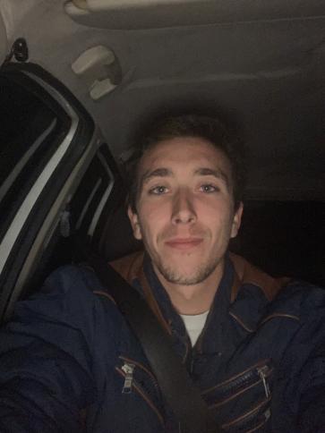 Attila, 26 éves lábatlani társkereső férfi profil fotója