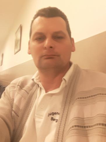 Roland, 49 éves kislángi társkereső férfi profil fotója Roland, 49 éves kislángi társkereső férfi profil fotója