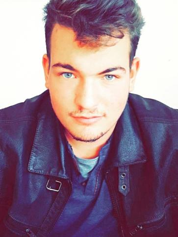 Dávid, 25 éves novaji társkereső férfi profil fotója