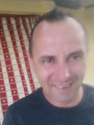 Zsolt, 45 éves tiszaföldvári társkereső férfi profil fotója