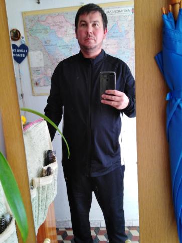 Viktor, 43 éves börcsi társkereső férfi profil fotója