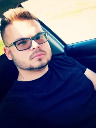 Dominik, 28 éves sárosdi társkereső férfi profil fotója