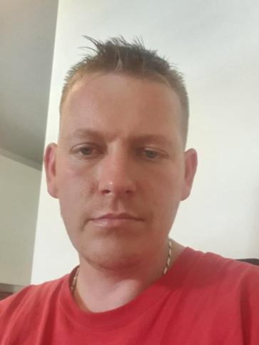 Denis, 37 éves abaligeti társkereső férfi profil fotója