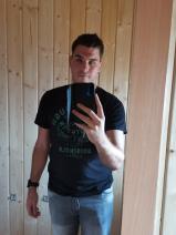 Sziasztok! Máté vagyok. Komoly monaji párkereső nők jelentkezését várom.