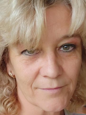 Joli, 60 éves szigetszentmiklósi társkereső nő profil fotója