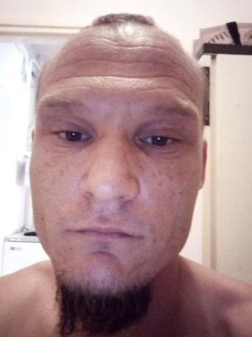 Róbert, 36 éves egri társkereső férfi profil fotója Róbert, 36 éves egri társkereső férfi profil fotója