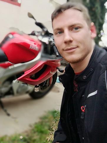 Milán, 30 éves kalocsai társkereső férfi profil fotója