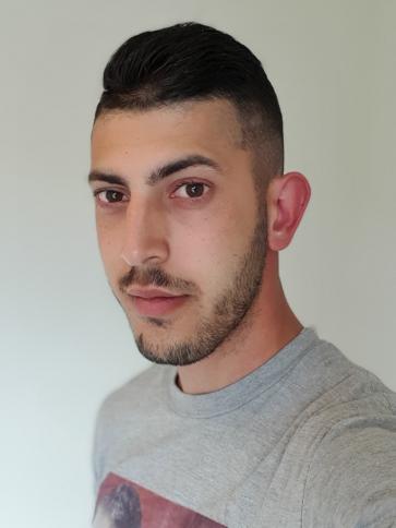 Dezsi, 29 éves tiszaújvárosi társkereső férfi profil fotója