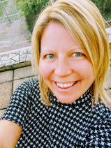 Sziasztok! Laura vagyok. Igényes Budapest VI. kerületi párkereső férfit keresek.