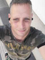 Sziasztok! Csaba vagyok. Komoly szakonyi párkereső nők jelentkezését várom.