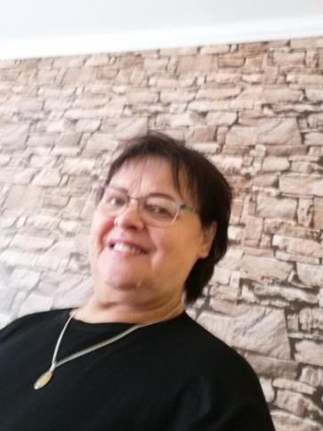 Katalin, 71 éves kaposvári társkereső nő profil fotója