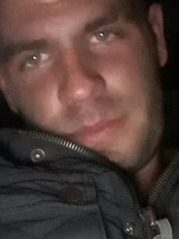 Istvan, 30 éves írországi társkereső férfi profil fotója