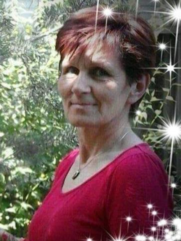 Ibolya, 61 éves szekszárdi társkereső nő profil fotója Ibolya, 61 éves szekszárdi társkereső nő profil fotója