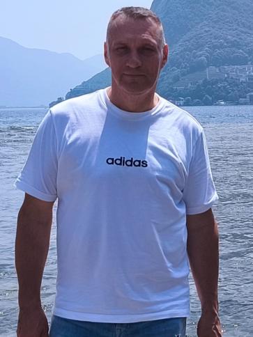 Tibi, 54 éves tököli társkereső férfi profil fotója Tibi, 54 éves tököli társkereső férfi profil fotója