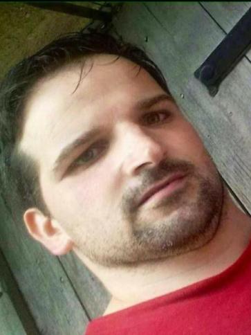 Tamás, 35 éves múcsonyi társkereső férfi profil fotója