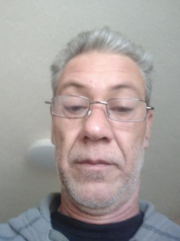 Róbert, 53 éves szarvasi társkereső férfi profil fotója