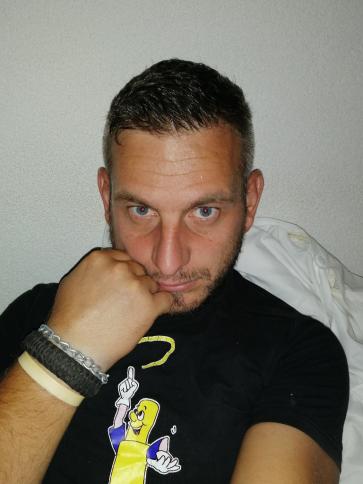 Arpad, 35 éves vecsési társkereső férfi profil fotója