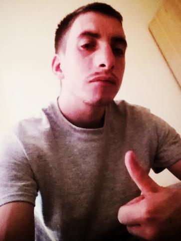 Norbi, 31 éves mosonmagyaróvári társkereső férfi profil fotója