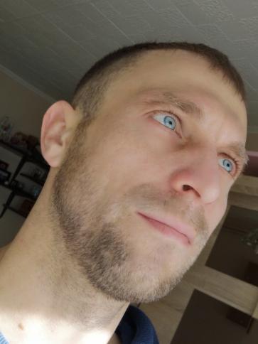 Zoltán, 40 éves kapuvári társkereső férfi profil fotója