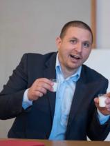 Sziasztok! István vagyok. Diplomás franciaországi társkereső nőket keresek ismerkedési célból.